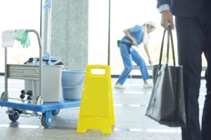 建物内のフロアの清掃方法と業者への清掃依頼がおすすめの理由