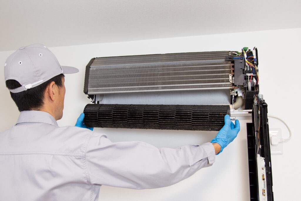 お掃除機能付きエアコンを業者に依頼