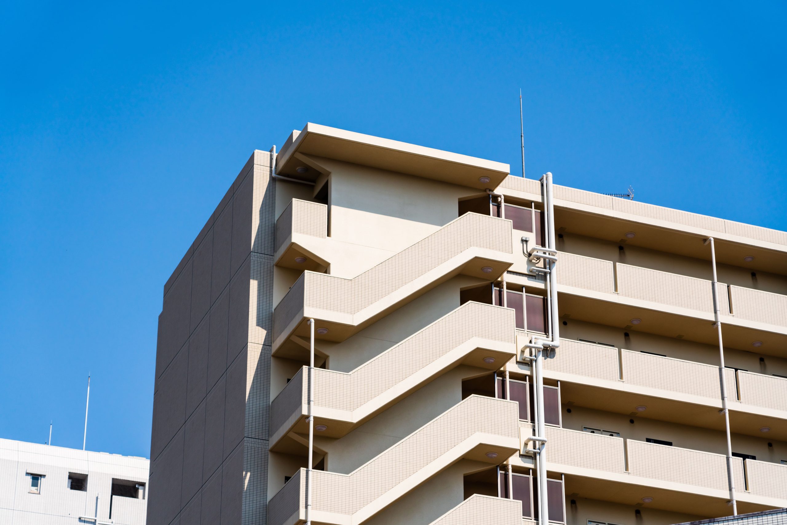 マンションの外階段の清掃は清掃業者に依頼