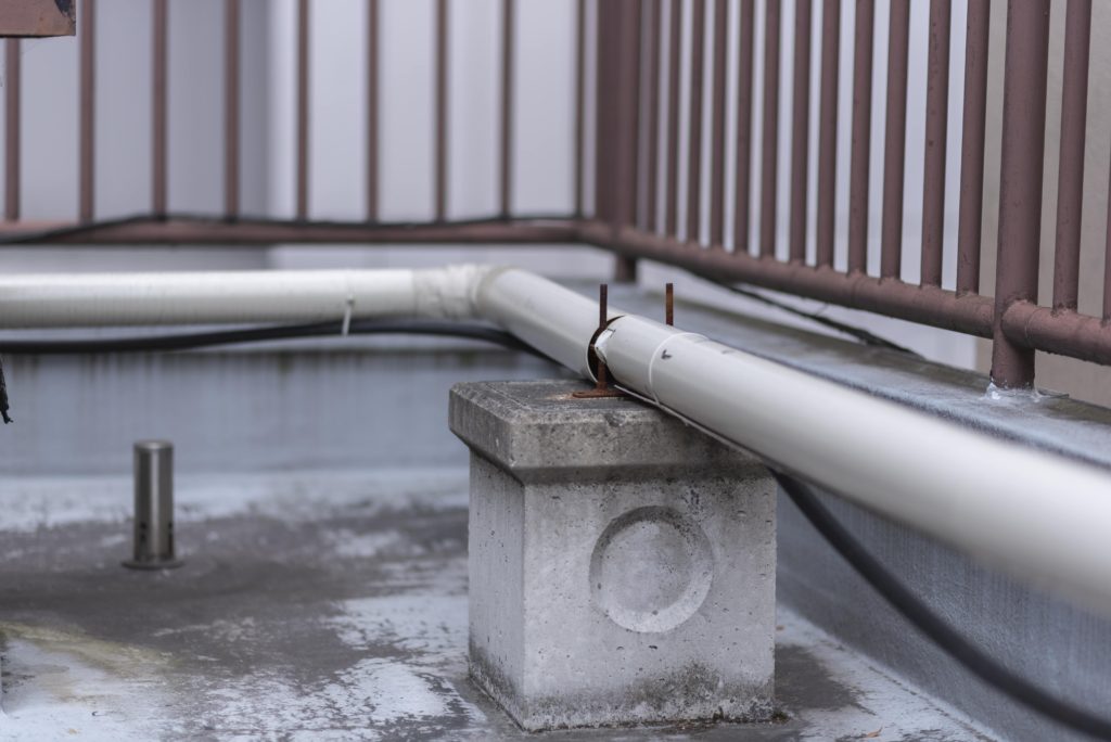 マンションの屋上清掃は定期的に業者に依頼