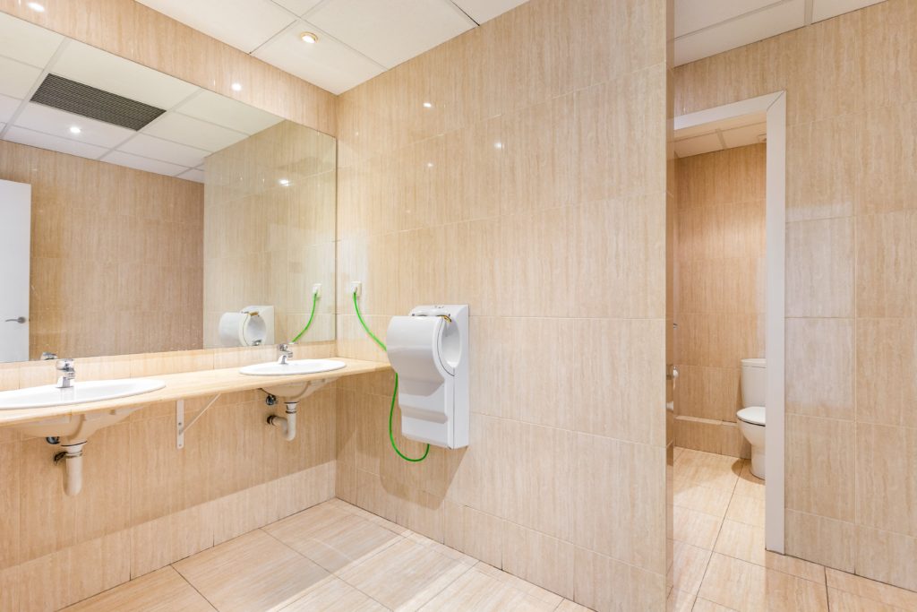 トイレの水垢汚れを落とす