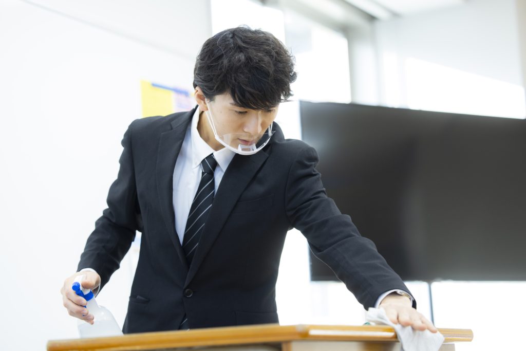 先生が毎日清掃することは大きな負担