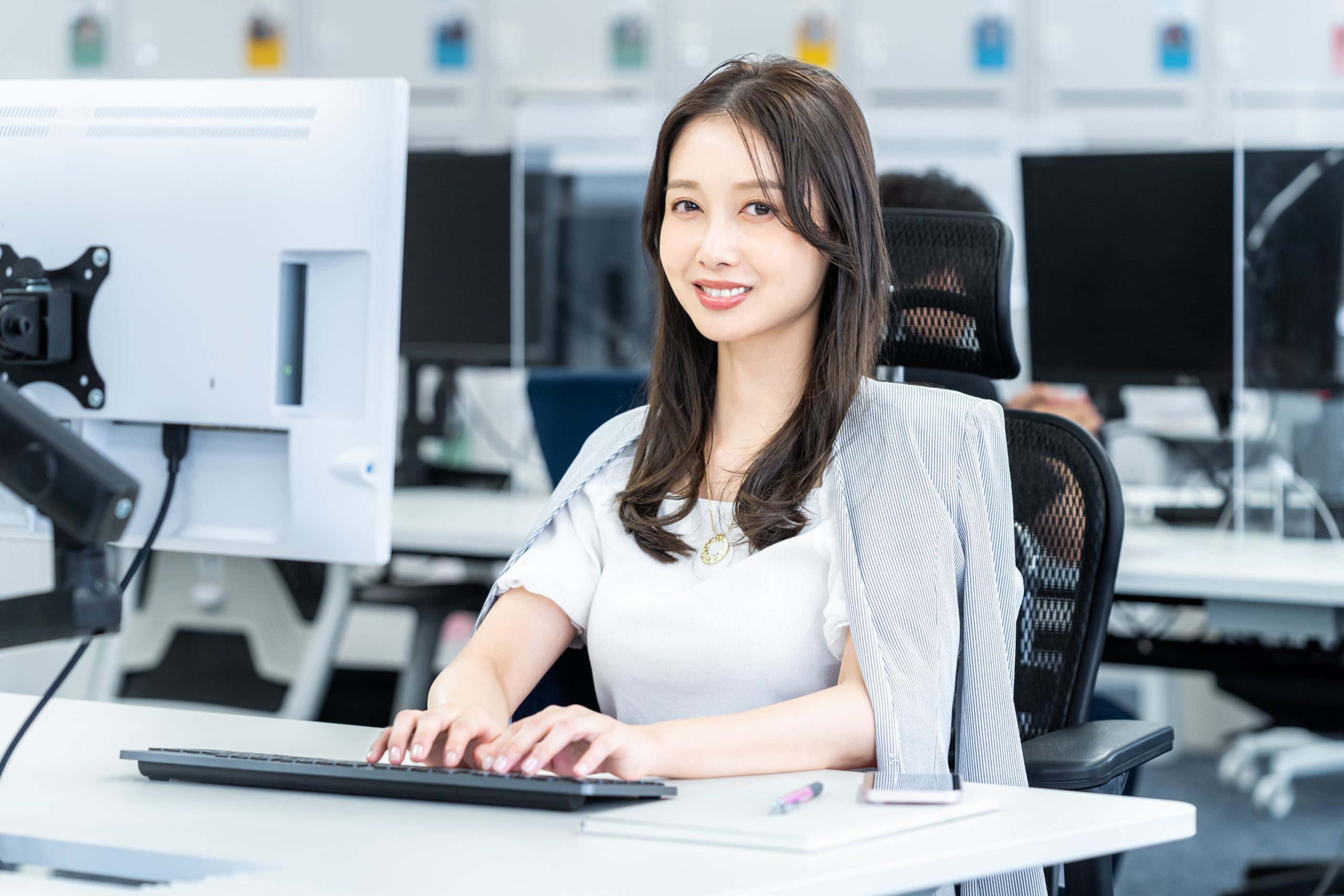 オフィス清掃は自社か外注
