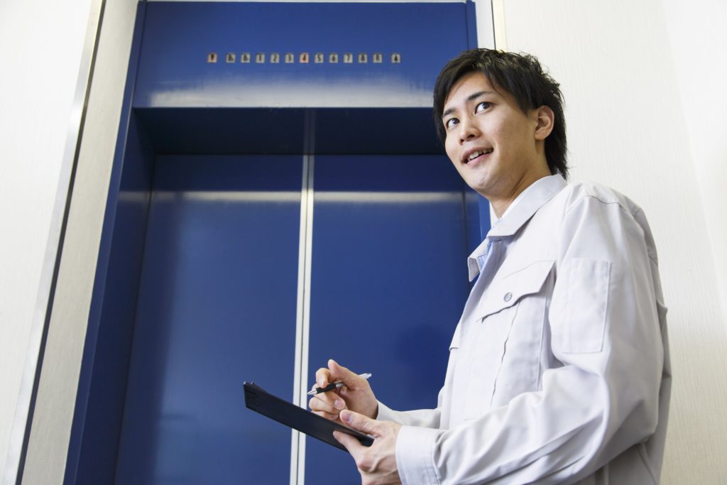 エレベーター内の特定部分の清掃方法