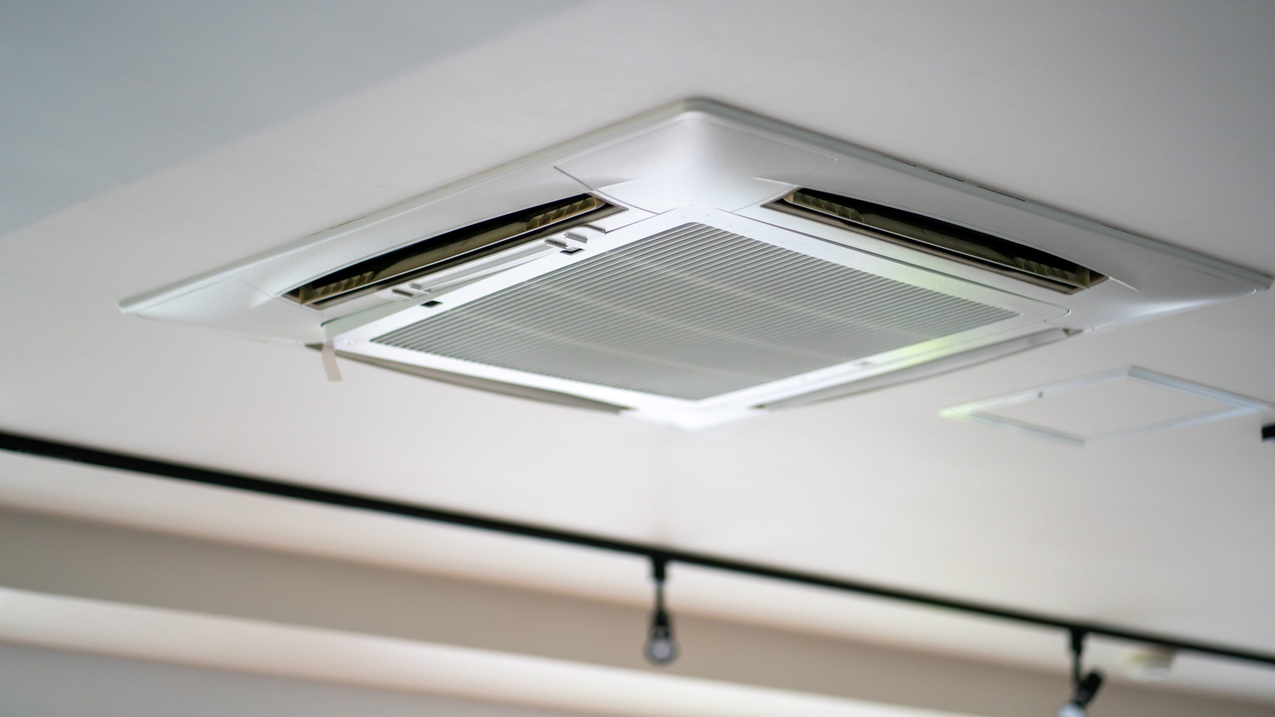 業務用エアコンの清掃頻度