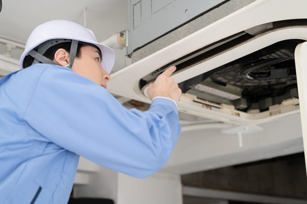 オフィスの業務用エアコンの清掃は業者