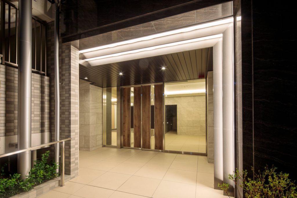 マンション共用部のクモの巣の予防法