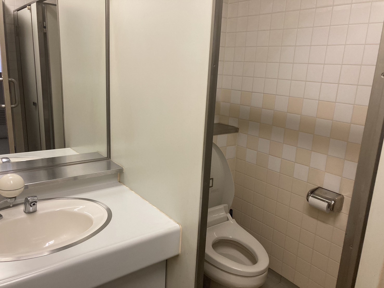 ㈱東洋埠頭青果センター　トイレ