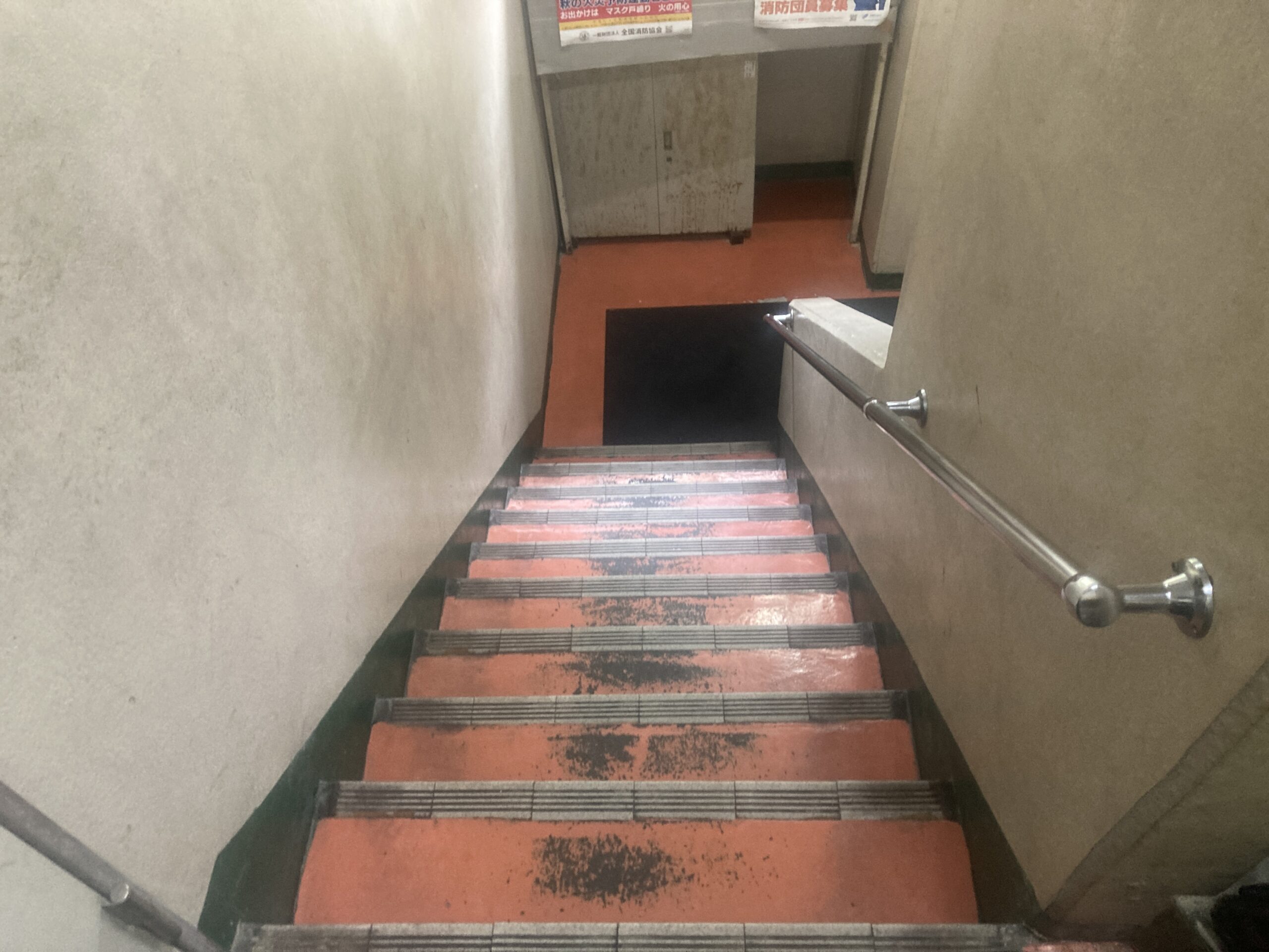 カジウメ工業株式会社　階段