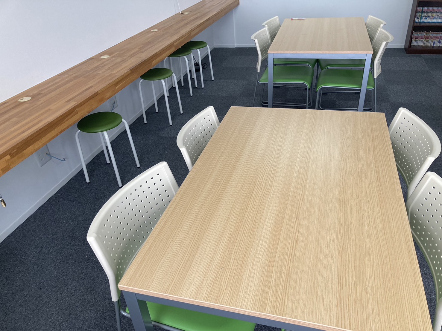 アース外語学院　会議室