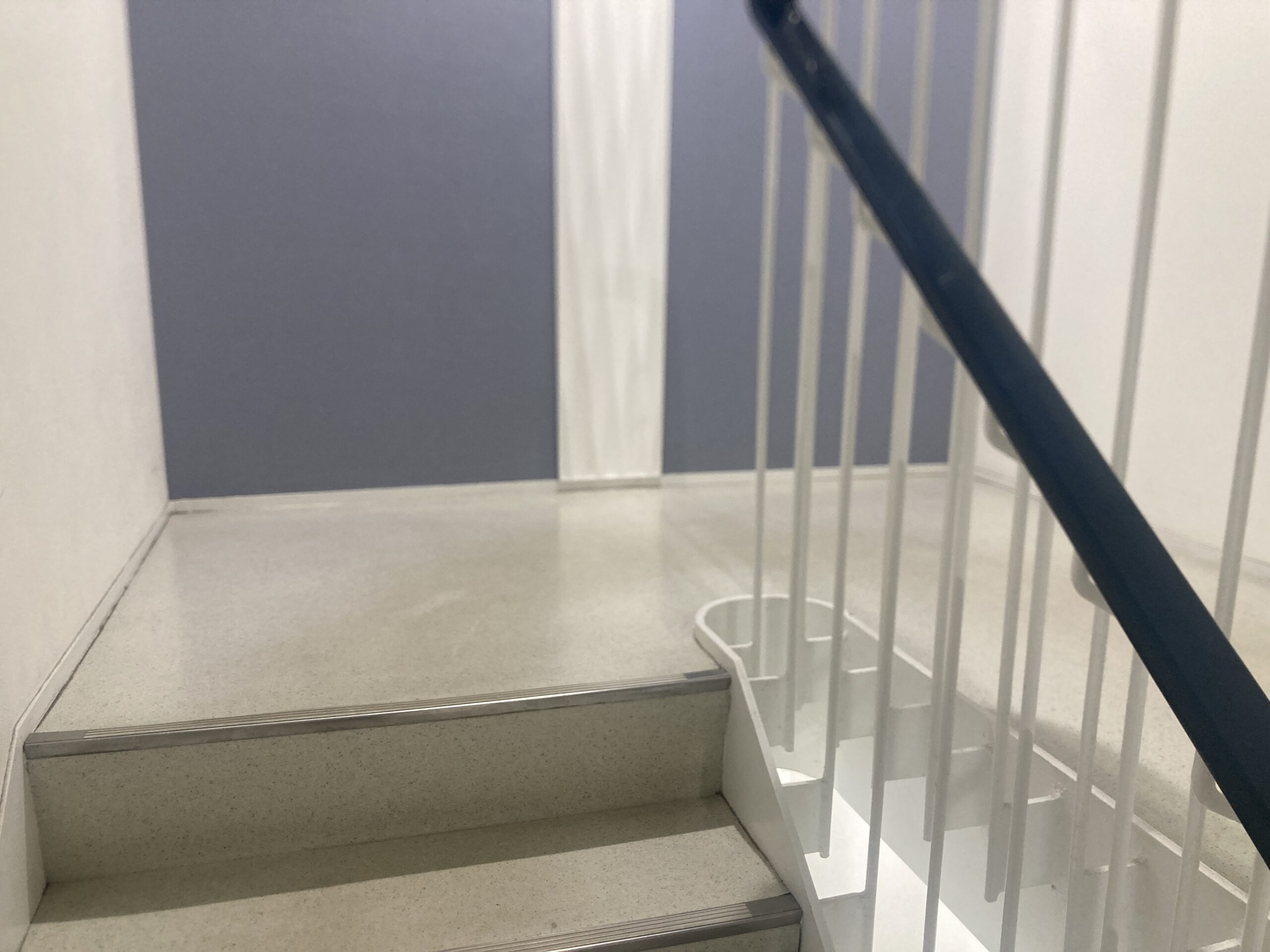 株式会社N-Vision 階段