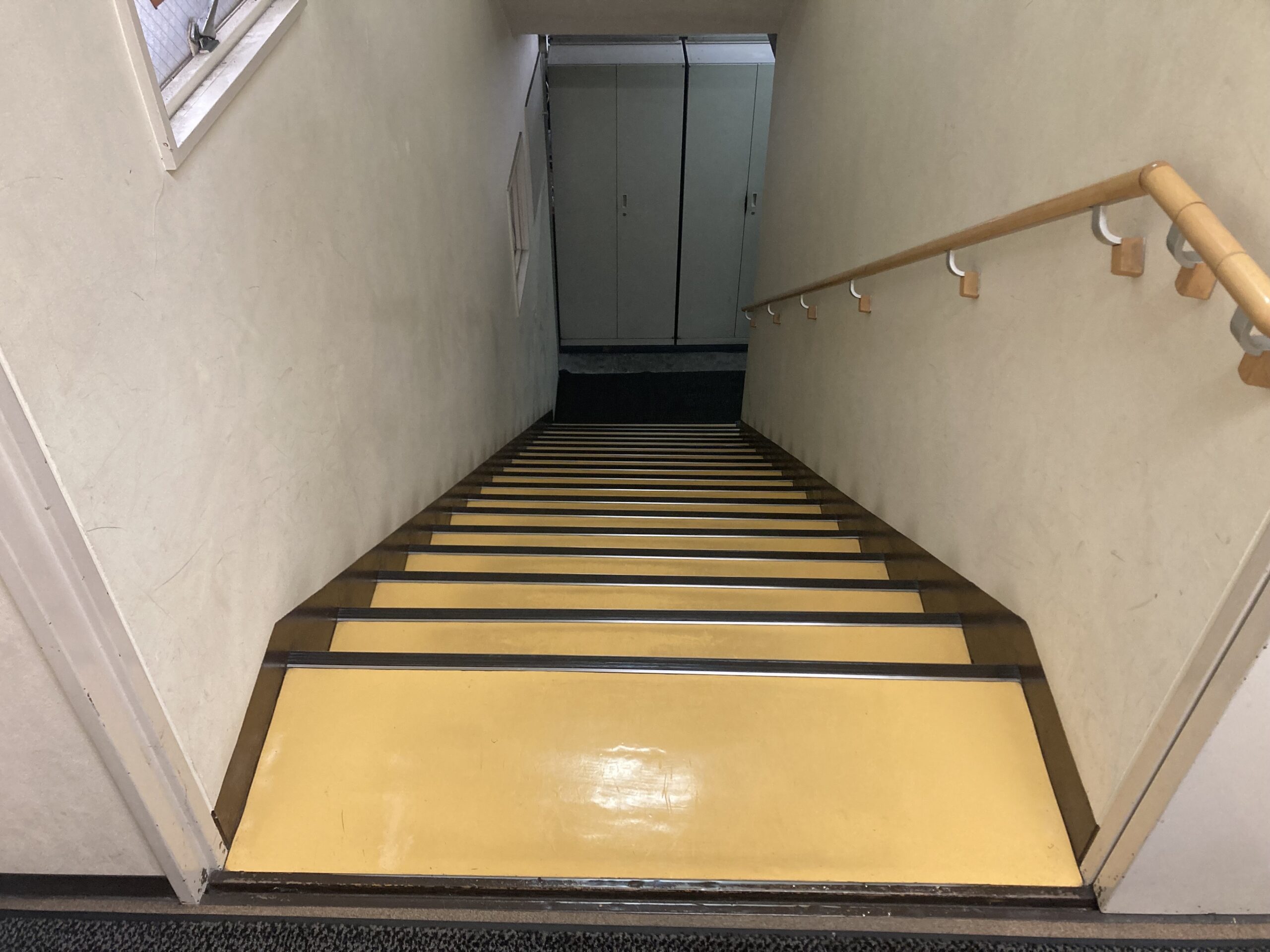 株式会社マルボシ　階段