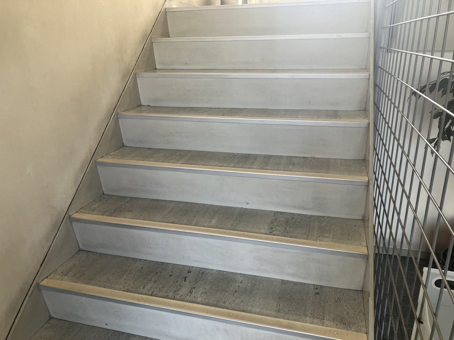 株式会社クマエンジニアリング　階段