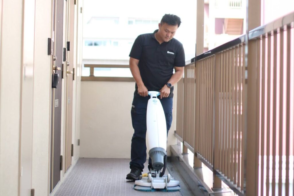 新サービス「日常清掃プラス」をリリース。日常清掃に自動床洗浄機を