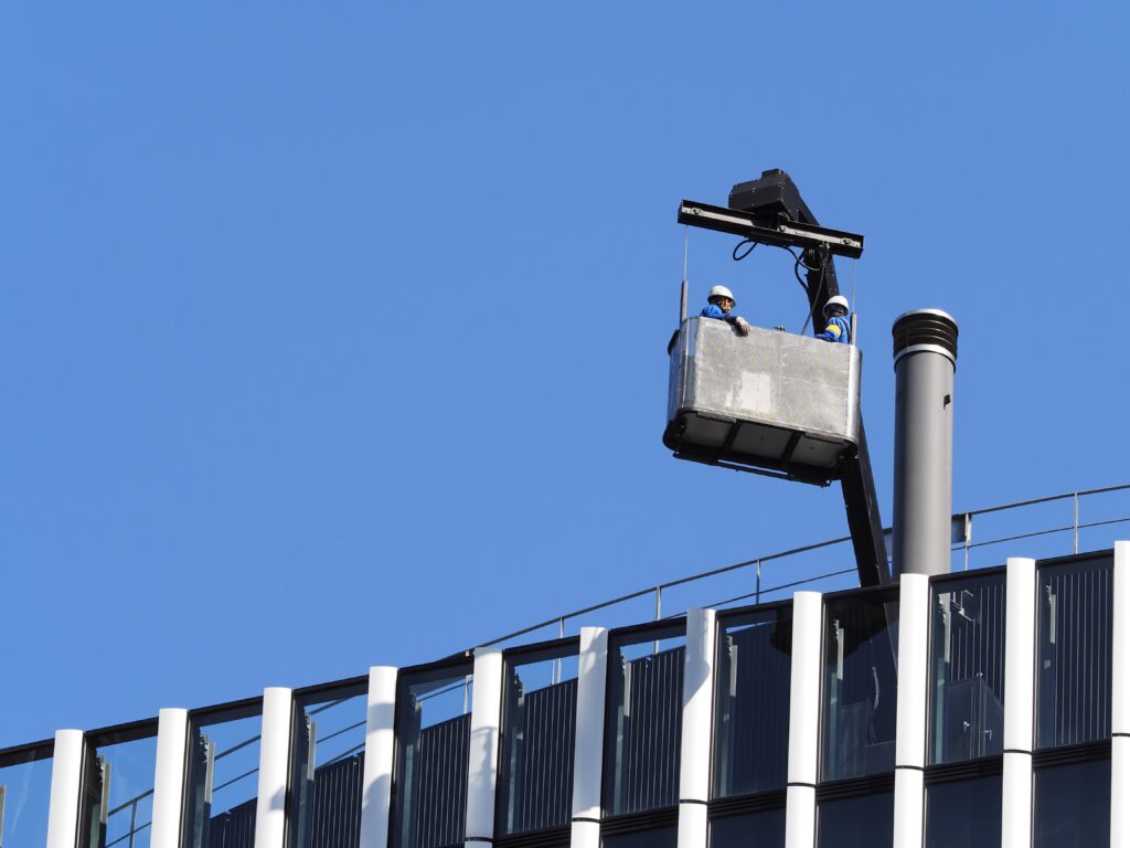 ビルの窓清掃の作業の基本的な流れ